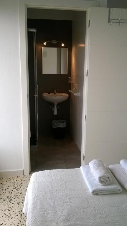 Hostal Paris Ciutadella 시우타데야 외부 사진