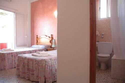 Hostal Paris Ciutadella 시우타데야 외부 사진