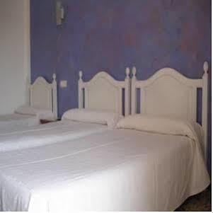Hostal Paris Ciutadella 시우타데야 외부 사진