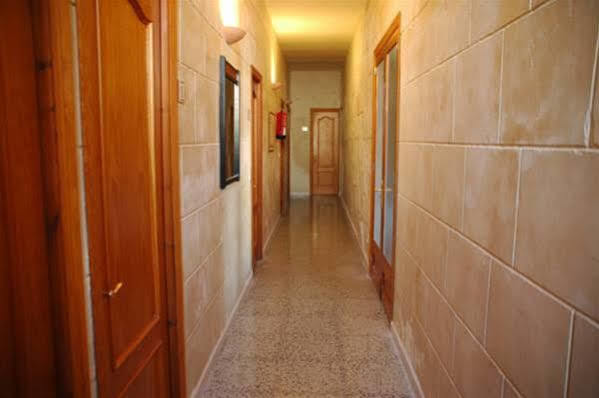 Hostal Paris Ciutadella 시우타데야 외부 사진