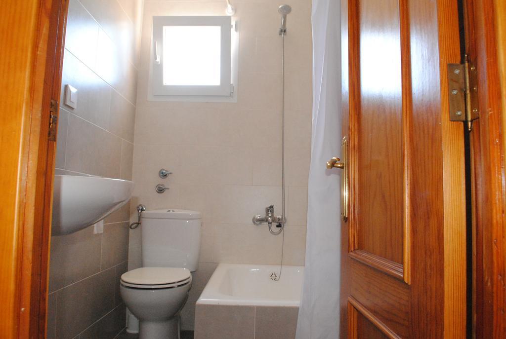 Hostal Paris Ciutadella 시우타데야 객실 사진