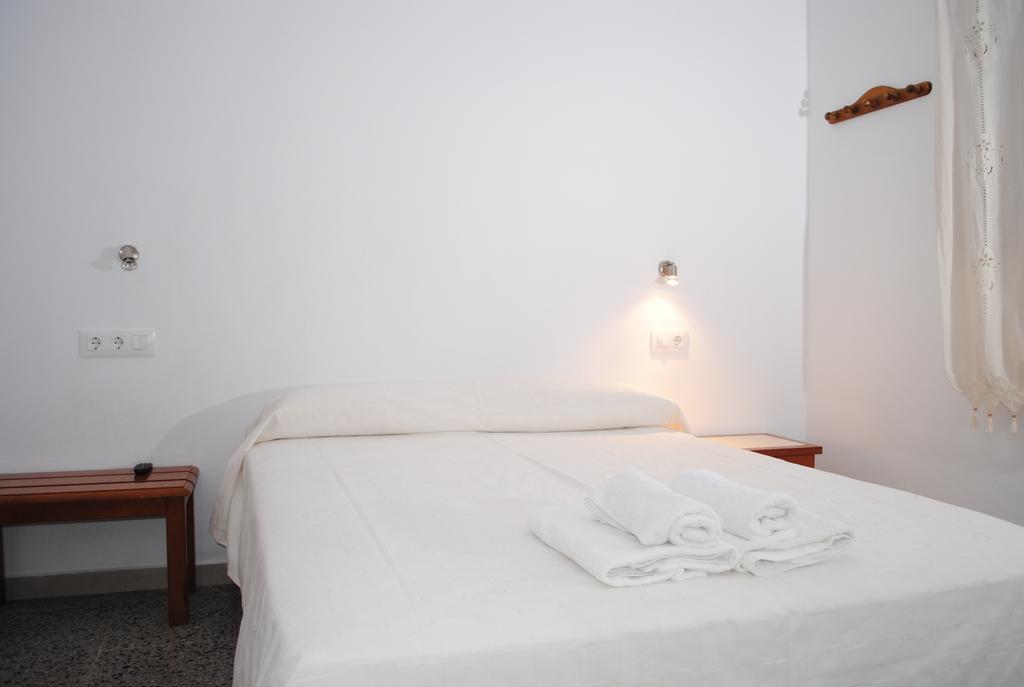 Hostal Paris Ciutadella 시우타데야 객실 사진