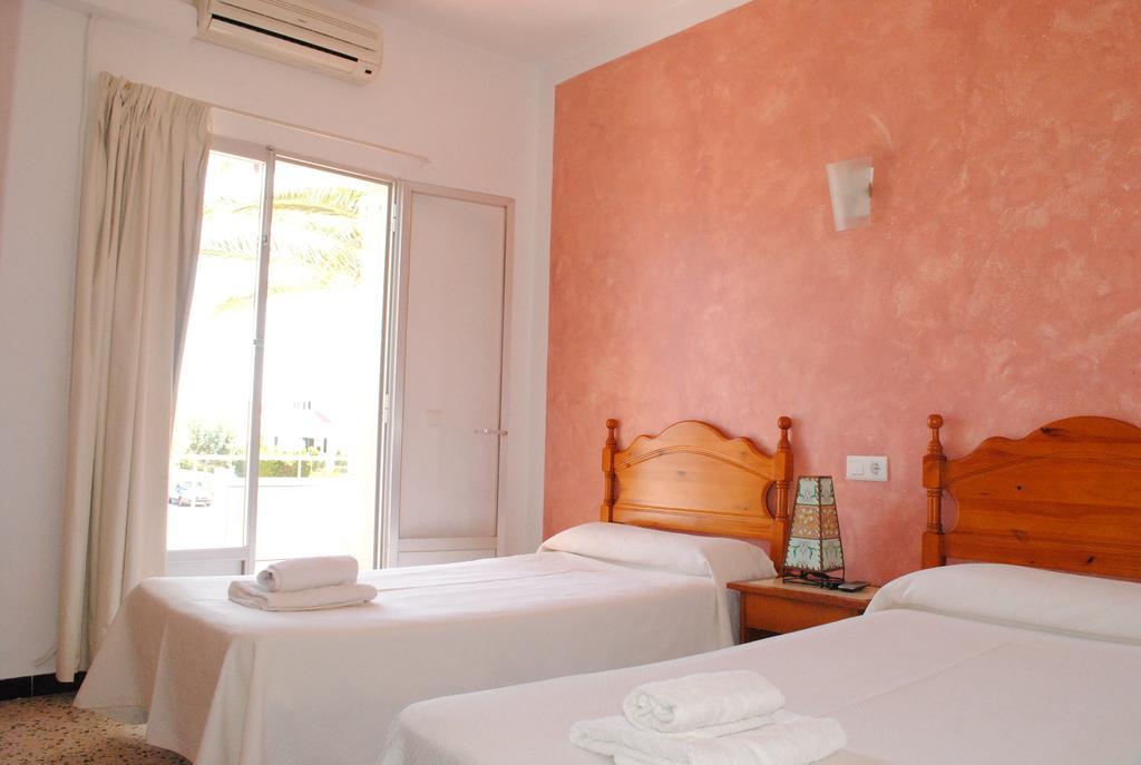 Hostal Paris Ciutadella 시우타데야 객실 사진